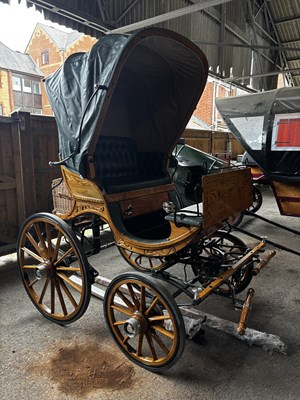 Lot 87 - HOODED CARRIAGE