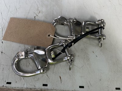Lot 265 - Pair of quick release snaps. This lot carries VAT.