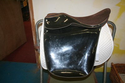 Lot 323 - Black patent show saddle by Eldonian