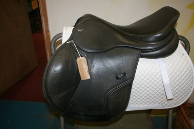 Lot 324 - 17" jump saddle by Teckna