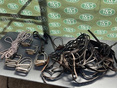 Lot 382 - Assorted tack