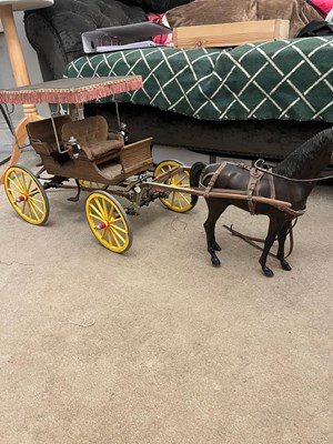 Lot 516 - Large model of a horse drawn carriage