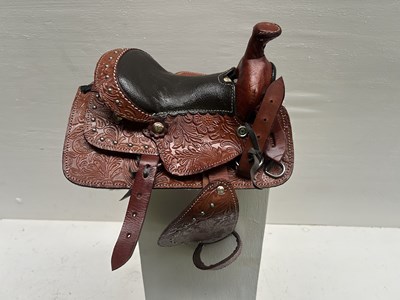 Lot 552 - Miniature western saddle Apprentice piece
