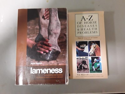 Lot 562 - Veterinary health help books
