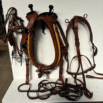 Lot 640 - Set of brown leather harness, complete with 23.5" collar, bridle and reins