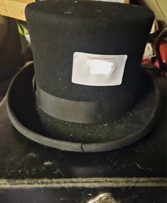 Lot 671 - Top hat in case, 19.5cm x 16.5cm