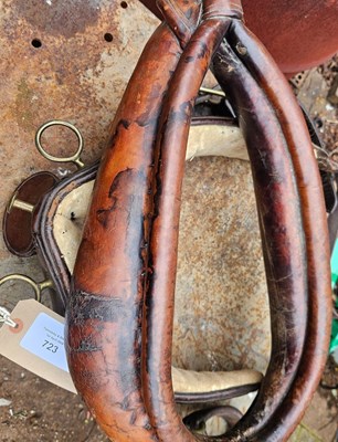 Lot 723 - 17" English brown leather show collar