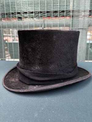 Lot 845 - Austen Reed top hat, 20cm x 16cm