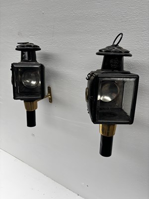 Lot 878 - Pair of black carriage lamps