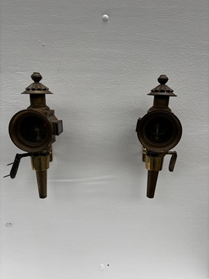 Lot 882 - Pair of small carriage lamps