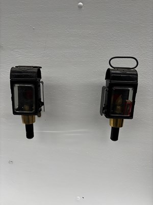 Lot 883 - Pair of carriage lamps