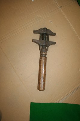 Lot 1004 - Adjustable hub cap spanner