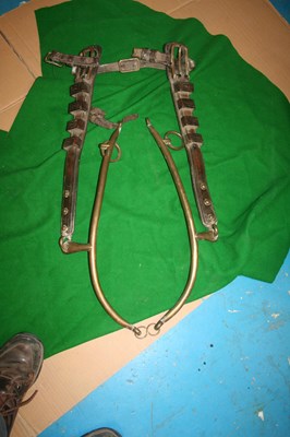 Lot 1005 - Brass hames and trace attachments