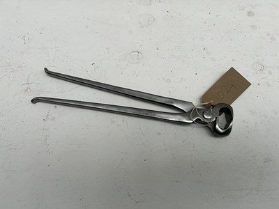 Lot 1024 - Pair of hoof nippers. This lot carries VAT.