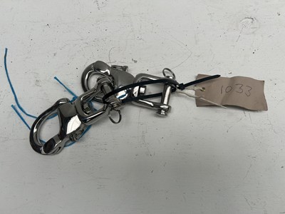 Lot 1033 - Pair of quick release shackles. This lot carries VAT.