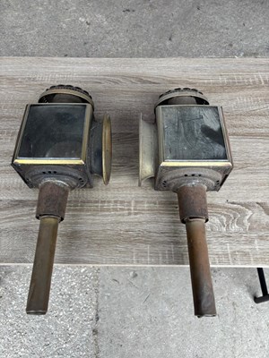 Lot 1071 - Set of vehicle lamps