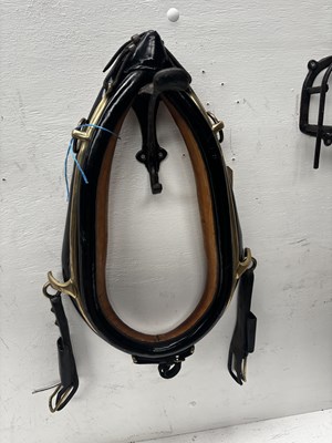 Lot 1095 - 20.5" black collar with brass hames
