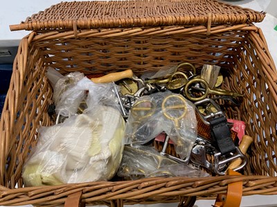 Lot 1181 - Wicker basket containing miscellaneous items, 50x35cm