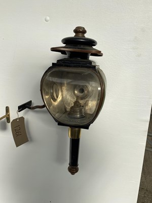 Lot 1261 - Black and brass shaped carriage lamp by English & Mersick of New Haven, Connecticut, height 23"