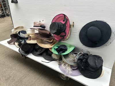 Lot 1281 - Large quantity of assorted ladies' hats