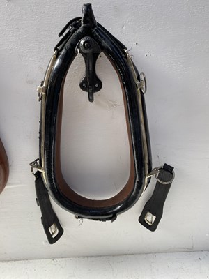 Lot 1301 - Black patent 22" collar with white metal hames and tugs