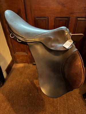 Lot 303 - 16.5" brown leather saddle