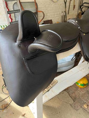 Lot 313 - 20.5" Brown leather side saddle made by Mayhew