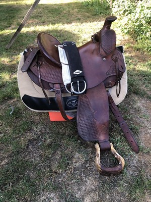 Lot 316 - 17" Western saddle with Wade tree including two numnahs and two girths