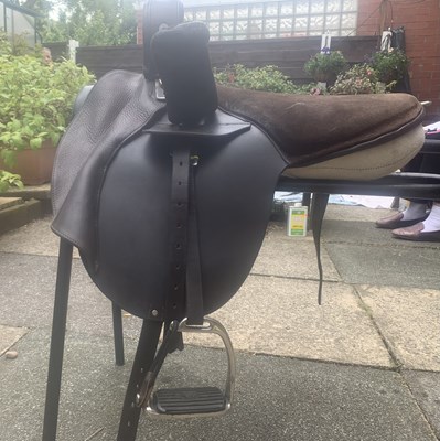 Lot 360 - 14" child's side saddle pilch pad with roller bar stirrup fitting