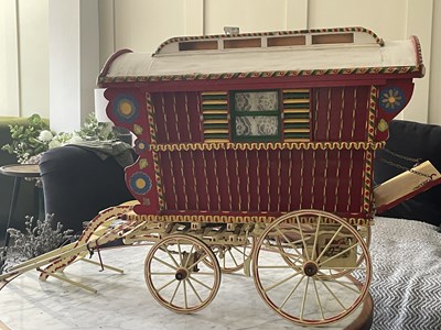 Lot 629 - Model gypsy caravan