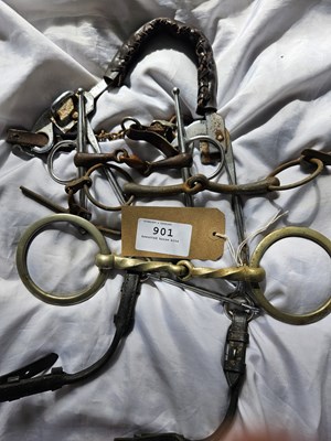 Lot 820 - Assorted horse bits