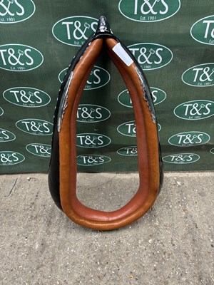Lot 845 - 24" Patent black leather collar