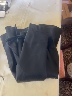 Lot 867 - Selection of aprons, two waterproof