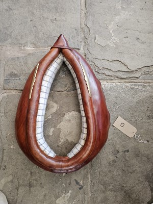 Lot 882 - 20" brown leather trade collar, new