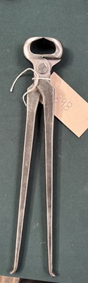 Lot 898 - Pair of hoof nippers. This lot carries VAT.