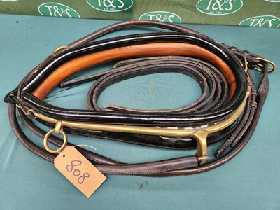 Lot 808 - 22" black patent collar with brass hames