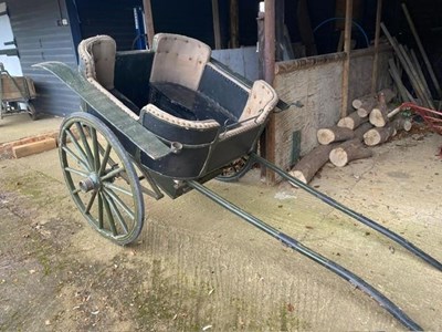 Lot 11 - GOVERNESS CART