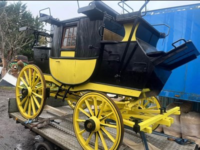 Lot 25 - PARK DRAG, on perch, telegraph springs and iron shod wheels